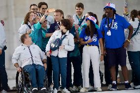 Parade Of French Athletes - Medals - Paris