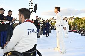 Parade Of French Athletes - Medals - Paris