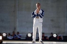 Parade Of French Athletes - Medals - Paris