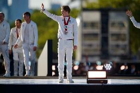 Parade Of French Athletes - Medals - Paris