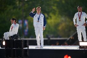 Parade Of French Athletes - Medals - Paris