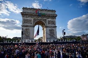 Parade Of French Athletes - Medals - Paris