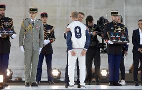 Parade Of French Athletes - Medals - Paris