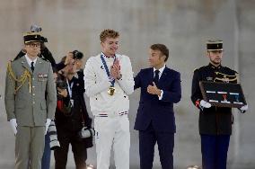 Parade Of French Athletes - Medals - Paris