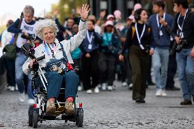 SL - Emmanuel et Brigitte Macron lors de la parade des champions à l'occasion des Jeux Olympiques et Paralympiques Paris 2024, s