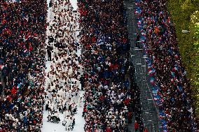 Parade Of French Athletes From Arc de Triomphe - Paris