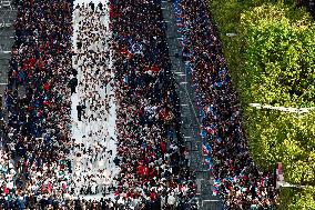 Parade Of French Athletes From Arc de Triomphe - Paris