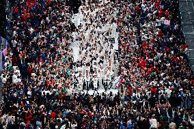 Parade Of French Athletes From Arc de Triomphe - Paris