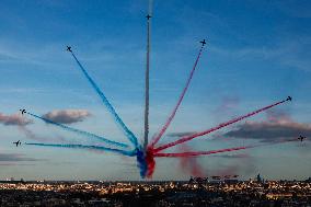 Parade Of French Athletes From Arc de Triomphe - Paris