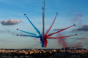 Parade Of French Athletes From Arc de Triomphe - Paris