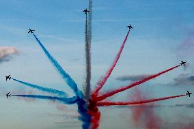 Parade Of French Athletes From Arc de Triomphe - Paris