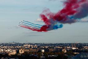 Parade Of French Athletes From Arc de Triomphe - Paris