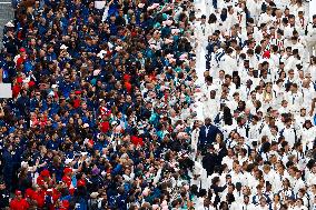 Parade Of French Athletes From Arc de Triomphe - Paris