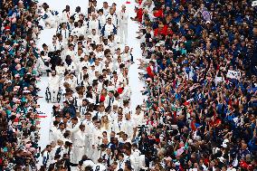 Parade Of French Athletes From Arc de Triomphe - Paris