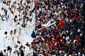 Parade Of French Athletes From Arc de Triomphe - Paris