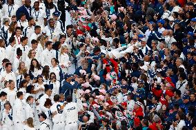 Parade Of French Athletes From Arc de Triomphe - Paris