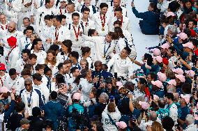 Parade Of French Athletes From Arc de Triomphe - Paris