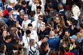 Parade Of French Athletes From Arc de Triomphe - Paris