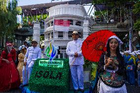 Decorative Vehicle Parade Welcomes Bandung City's Anniversary