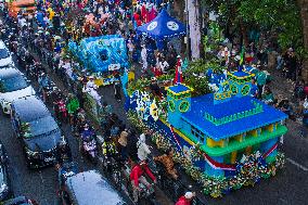 Decorative Vehicle Parade Welcomes Bandung City's Anniversary