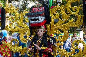 Decorative Vehicle Parade Welcomes Bandung City's Anniversary