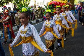 Decorative Vehicle Parade Welcomes Bandung City's Anniversary