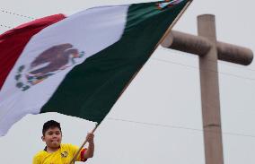 Mexicans And Tourists Get Ready For The Grito De Independencia Of Mexico This September 15