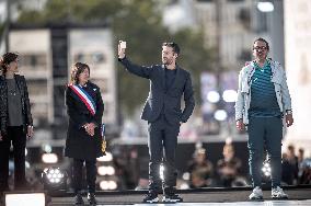 Parade Of French Athletes - Podium - Paris