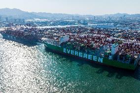 World's Largest Ship  EVER AEON