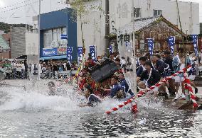 Purification ritual at western Japan shrine