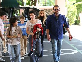 Jennifer Lopez And Ben Affleck Lunch With Their Kids - LA