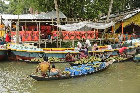 Floating Plum Market - Bangladesh