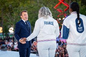 Parade Of French Athletes - Podium - Paris