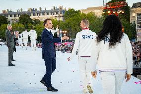 Parade Of French Athletes - Podium - Paris