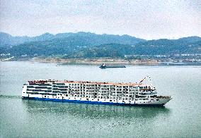 Yangtze River Luxury Cruise Ship Debut in the Three Gorges