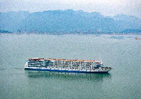 Yangtze River Luxury Cruise Ship Debut in the Three Gorges