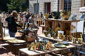 The Tupiniers Contemporary Ceramics Markets In Lyon