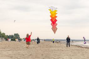 Flying kites