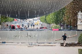 Dismantling The Olympic Cauldron - Paris