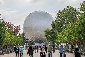 Dismantling The Olympic Cauldron - Paris