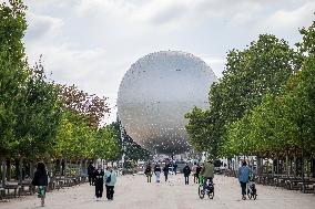 Dismantling The Olympic Cauldron - Paris