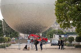 Dismantling The Olympic Cauldron - Paris