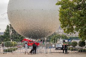 Dismantling The Olympic Cauldron - Paris