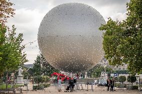 Dismantling The Olympic Cauldron - Paris