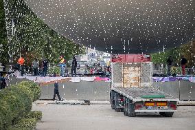 Dismantling The Olympic Cauldron - Paris