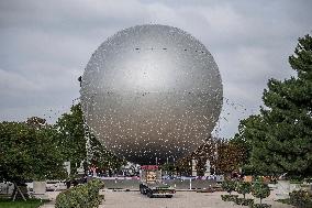 Dismantling The Olympic Cauldron - Paris