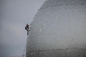 Dismantling The Olympic Cauldron - Paris