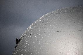 Dismantling The Olympic Cauldron - Paris