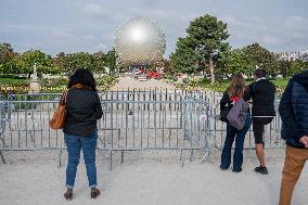 Dismantling The Olympic Cauldron - Paris