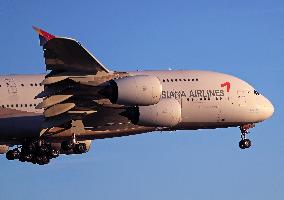 Asiana Airlines flies to Barcelona with the Airbus A380